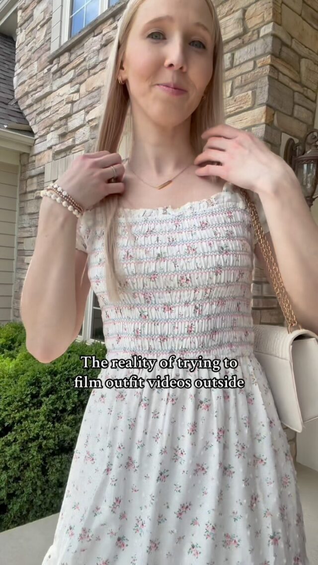 What it’s actually like trying to film outside 😂

#behindthescenes #microinfluencer #influencerlife #influencer #outfitvideo #influencersinthewild #microinfluencers